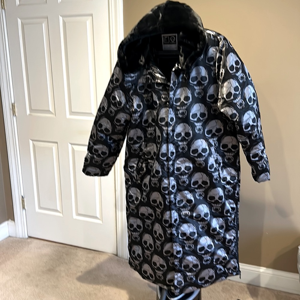 DevilNut - Under The Flag long winter coat. Black with Silver Skulls. Men’s XL